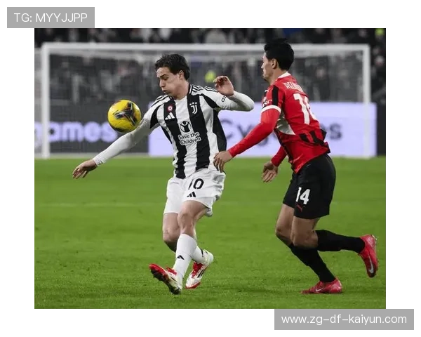 意甲那不勒斯中路展开进攻,禁区威胁迅速提升