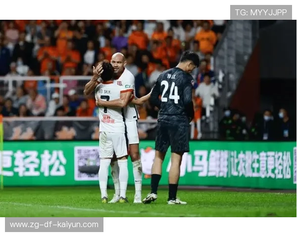 成都蓉城帅惟浩边路突破助攻前锋：速度、信任与团队的胜利密码